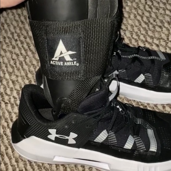 volleyball shoes with ankle braces